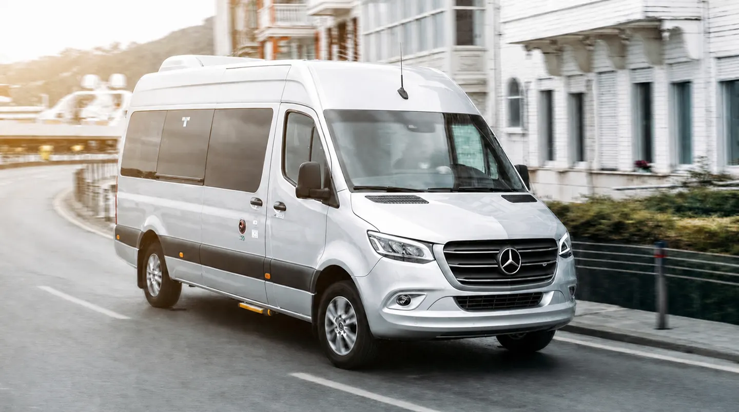 İzmir Gençler Turizm personel servis aracı